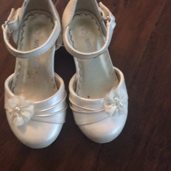 Cream toddler girl heeled dress shoes - Picture 2 of 3